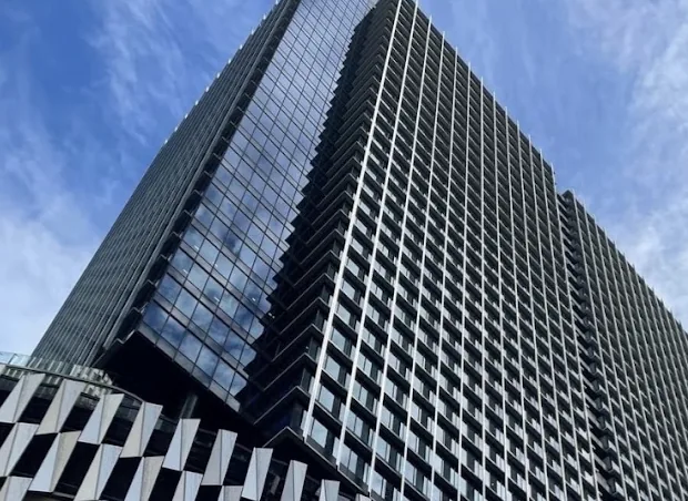 先進会眼科 大阪梅田本院が入る大阪梅田ツインタワーズ・サウスの外観